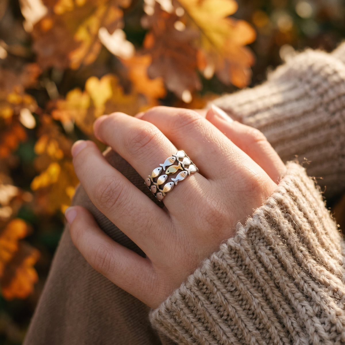 Fish ring worn on the hand